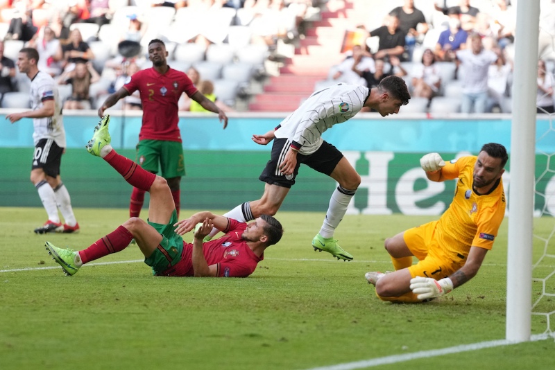 Bồ Đào Nha liên tục phản lưới EURO 2020
